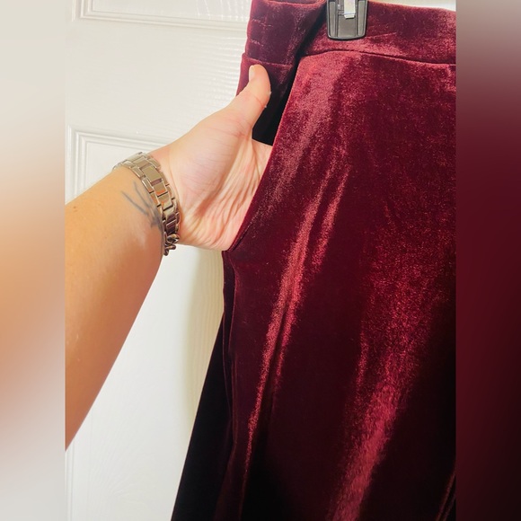 SOLD Wide Leg Velvet Burgundy Pants NWT size medium - Picture 5 of 6
